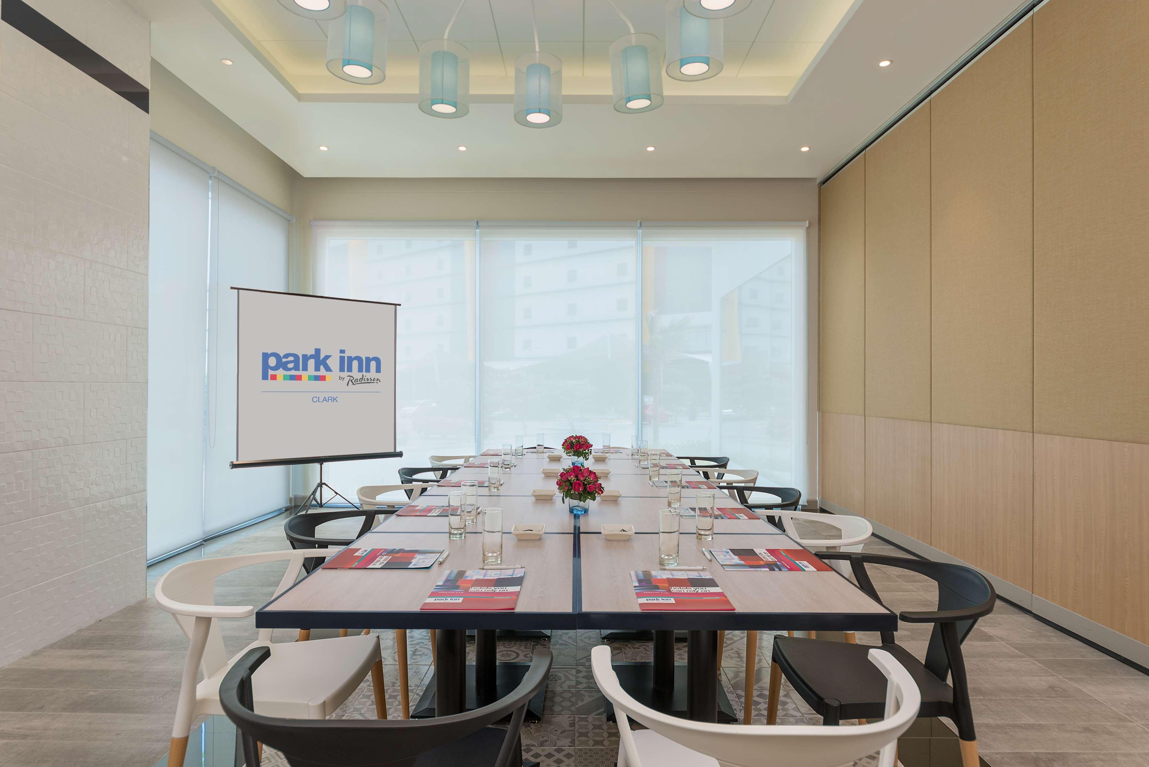 Park Inn By Radisson Clark Angeles Exterior photo